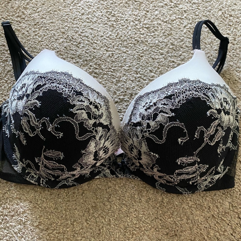34C VS bombshell bra